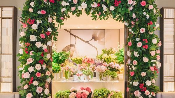 Spring Events gallery image for The Peninsula New York | Mother's Day Champagne Brunch & Floral Experience